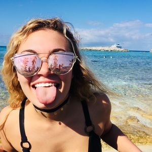 Meet your Posher, Grace